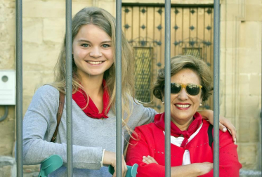Como cada viernes previo al primer domingo de agosto, el cohete de Estella se prendió en la casa consistorial para dar comienzo a una semana de fiestas en honor de sus patronos San Andrés y la Virgen del Puy. La ciudad se convirtió en el epicentro de las fiestas 'navarricas' y sus calles se llenaron de festejos, música y diversión.