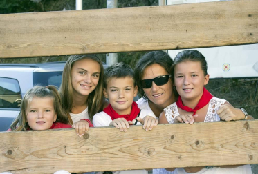 Como cada viernes previo al primer domingo de agosto, el cohete de Estella se prendió en la casa consistorial para dar comienzo a una semana de fiestas en honor de sus patronos San Andrés y la Virgen del Puy. La ciudad se convirtió en el epicentro de las fiestas 'navarricas' y sus calles se llenaron de festejos, música y diversión.