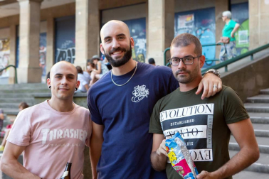 Los cuatro integrantes del grupo musical Last Infusion llegaron a Pamplona el pasado sábado para ofrecer un concierto en la Plaza de los Burgos como parte del ciclo de conciertos que Zentral está organizando durante los fines de semana de verano. En familia o con amigos, el público pamplonés se deleitó con la música soul de esta banda todavía emergente y disfrutó de una tarde de lo más animada.