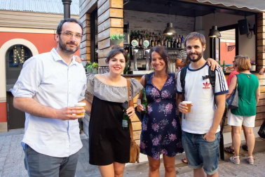Los cuatro integrantes del grupo musical Last Infusion llegaron a Pamplona el pasado sábado para ofrecer un concierto en la Plaza de los Burgos como parte del ciclo de conciertos que Zentral está organizando durante los fines de semana de verano. En familia o con amigos, el público pamplonés se deleitó con la música soul de esta banda todavía emergente y disfrutó de una tarde de lo más animada.