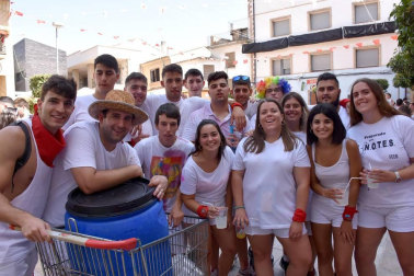 Arguedas se sumó el pasado sábado al ciclo festivo de la Ribera con el inicio de sus fiestas patronales en honor a San Esteban. El chupinazo hizo estallar la alegría y la emoción de sus vecinos que disfrutaron de una jornada repleta de música, actividades y buen ambiente. ¡Click! fue partícipe de ello.