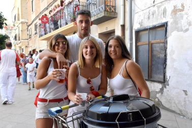Arguedas se sumó el pasado sábado al ciclo festivo de la Ribera con el inicio de sus fiestas patronales en honor a San Esteban. El chupinazo hizo estallar la alegría y la emoción de sus vecinos que disfrutaron de una jornada repleta de música, actividades y buen ambiente. ¡Click! fue partícipe de ello.