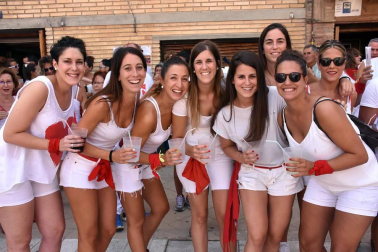 Arguedas se sumó el pasado sábado al ciclo festivo de la Ribera con el inicio de sus fiestas patronales en honor a San Esteban. El chupinazo hizo estallar la alegría y la emoción de sus vecinos que disfrutaron de una jornada repleta de música, actividades y buen ambiente. ¡Click! fue partícipe de ello.