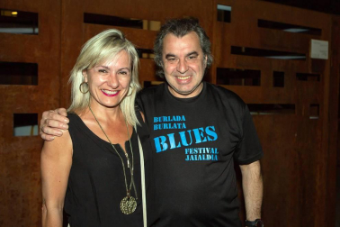 La duodécima edición del Burlada Blues Festival dio comienzo el pasado jueves para rendir homenaje al blues y sus gentes. A través de conciertos, cine y música, este festival veraniego ya consolidado cautivó al público con sus actuaciones y les hizo disfrutar un año más de su amplio repertorio.