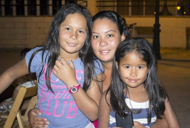 La localidad navarra de Allo disfrutó de una noche de espectáculos dedicados a los más peques de la casa. Dentro del programa 'Noches a la fresca' de verano, los payasos Kollins reunieron a su público en el Paseo de la Fuente e hicieron reír no solo a los niños sino a toda la familia. ¡Click! quiso vivir el encuentro.