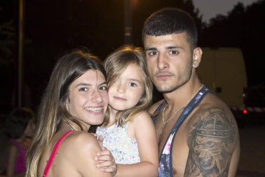 La localidad navarra de Allo disfrutó de una noche de espectáculos dedicados a los más peques de la casa. Dentro del programa 'Noches a la fresca' de verano, los payasos Kollins reunieron a su público en el Paseo de la Fuente e hicieron reír no solo a los niños sino a toda la familia. ¡Click! quiso vivir el encuentro.