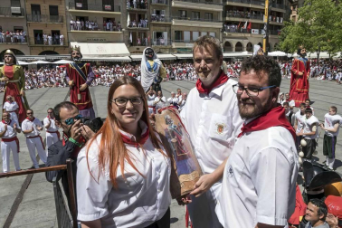 Estella finaliza sus fiestas patronales con el Día de la Abadejada, con los actos tradicionales de este día: la despedida de los gigantes y el XLVIII concurso de ajoarriero. Además, el grupo musical canario Efecto Pasillo protagonizó la 'fiesta joven' de la noche del miércoles.
