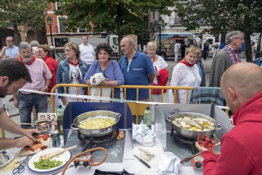 Estella finaliza sus fiestas patronales con el Día de la Abadejada, con los actos tradicionales de este día: la despedida de los gigantes y el XLVIII concurso de ajoarriero. Además, el grupo musical canario Efecto Pasillo protagonizó la 'fiesta joven' de la noche del miércoles.