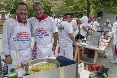 Estella finaliza sus fiestas patronales con el Día de la Abadejada, con los actos tradicionales de este día: la despedida de los gigantes y el XLVIII concurso de ajoarriero. Además, el grupo musical canario Efecto Pasillo protagonizó la 'fiesta joven' de la noche del miércoles.