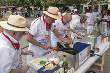 Estella finaliza sus fiestas patronales con el Día de la Abadejada, con los actos tradicionales de este día: la despedida de los gigantes y el XLVIII concurso de ajoarriero. Además, el grupo musical canario Efecto Pasillo protagonizó la 'fiesta joven' de la noche del miércoles.