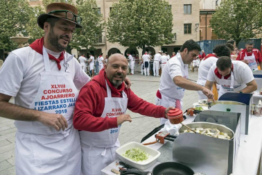 Estella finaliza sus fiestas patronales con el Día de la Abadejada, con los actos tradicionales de este día: la despedida de los gigantes y el XLVIII concurso de ajoarriero. Además, el grupo musical canario Efecto Pasillo protagonizó la 'fiesta joven' de la noche del miércoles.
