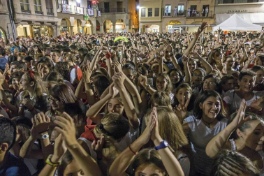 Estella finaliza sus fiestas patronales con el Día de la Abadejada, con los actos tradicionales de este día: la despedida de los gigantes y el XLVIII concurso de ajoarriero. Además, el grupo musical canario Efecto Pasillo protagonizó la 'fiesta joven' de la noche del miércoles.