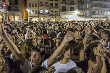 Estella finaliza sus fiestas patronales con el Día de la Abadejada, con los actos tradicionales de este día: la despedida de los gigantes y el XLVIII concurso de ajoarriero. Además, el grupo musical canario Efecto Pasillo protagonizó la 'fiesta joven' de la noche del miércoles.