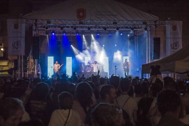 Estella finaliza sus fiestas patronales con el Día de la Abadejada, con los actos tradicionales de este día: la despedida de los gigantes y el XLVIII concurso de ajoarriero. Además, el grupo musical canario Efecto Pasillo protagonizó la 'fiesta joven' de la noche del miércoles.