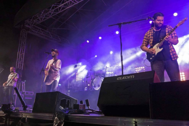 Estella finaliza sus fiestas patronales con el Día de la Abadejada, con los actos tradicionales de este día: la despedida de los gigantes y el XLVIII concurso de ajoarriero. Además, el grupo musical canario Efecto Pasillo protagonizó la 'fiesta joven' de la noche del miércoles.