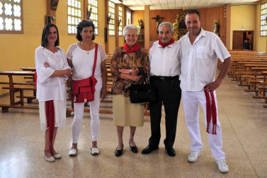 Misa, pasacalles con gigantes y comida por el Día del Jubilado en las fiestas de Funes