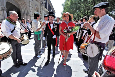 Cohete y fiestas en la calle de San Lorenzo de Pamplona