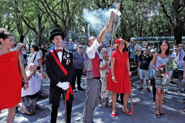 Cohete y fiestas en la calle de San Lorenzo de Pamplona