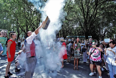 Cohete y fiestas en la calle de San Lorenzo de Pamplona