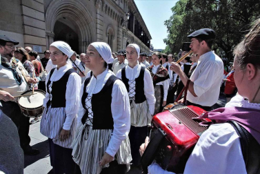 Cohete y fiestas en la calle de San Lorenzo de Pamplona