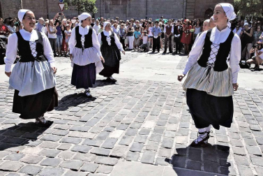 Cohete y fiestas en la calle de San Lorenzo de Pamplona