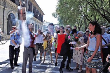 Cohete y fiestas en la calle de San Lorenzo de Pamplona