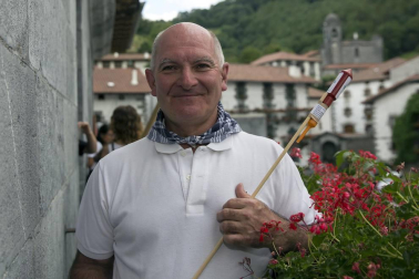 Gabriel Saralegui fue el encargado de prender la mecha que dio comienzo este viernes, 10 de agosto, a las fiestas de Leitza 2018.