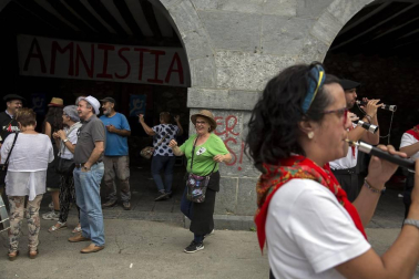 Gabriel Saralegui fue el encargado de prender la mecha que dio comienzo este viernes, 10 de agosto, a las fiestas de Leitza 2018.