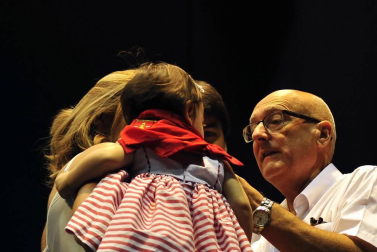 La localidad ribera arrancó sus fiestas este sábado. El alcalde, Valentín García Olcoz, fue el encargado de prender la mecha. Este domingo, a las 9:00 horas, tendrá lugar el primer encierro del Pilón