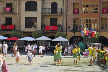 La localidad ribera arrancó sus fiestas este sábado. El alcalde, Valentín García Olcoz, fue el encargado de prender la mecha. Este domingo, a las 9:00 horas, tendrá lugar el primer encierro del Pilón