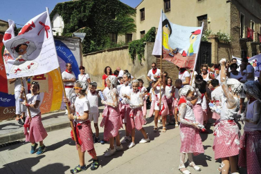La localidad ribera arrancó sus fiestas este sábado. El alcalde, Valentín García Olcoz, fue el encargado de prender la mecha. Este domingo, a las 9:00 horas, tendrá lugar el primer encierro del Pilón