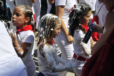 La localidad ribera arrancó sus fiestas este sábado. El alcalde, Valentín García Olcoz, fue el encargado de prender la mecha. Este domingo, a las 9:00 horas, tendrá lugar el primer encierro del Pilón