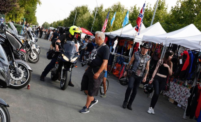 Más de 2.000 motos de España, Alemania y Francia acudieron este sábado a la apertura de la cita.