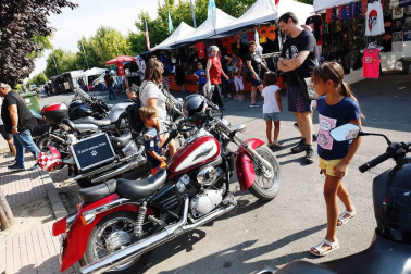 Más de 2.000 motos de España, Alemania y Francia acudieron este sábado a la apertura de la cita.
