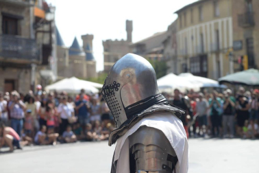 Olite se engalana por su feria medieval