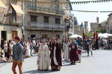 Olite se engalana por su feria medieval