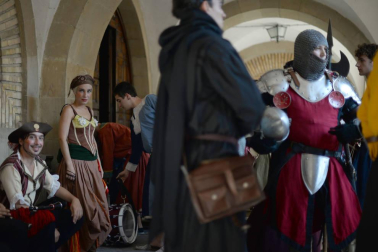 Olite se engalana por su feria medieval