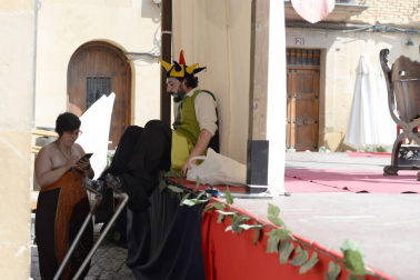 Olite se engalana por su feria medieval