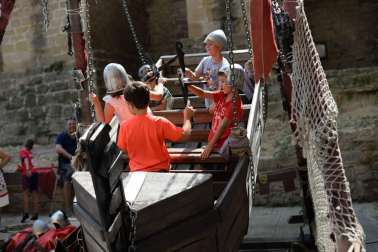 Olite se engalana por su feria medieval