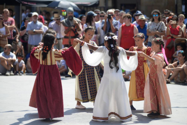 Olite se engalana por su feria medieval