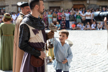 Olite se engalana por su feria medieval