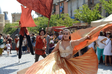 Olite se engalana por su feria medieval