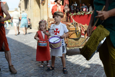 Olite se engalana por su feria medieval