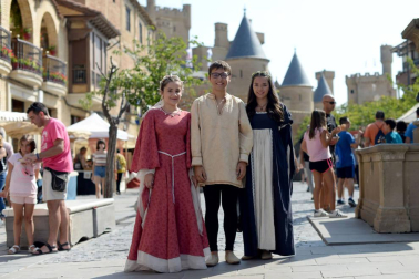 Olite se engalana por su feria medieval
