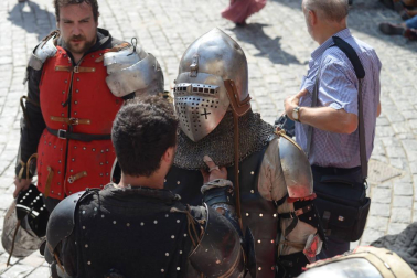 Olite se engalana por su feria medieval