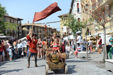 Olite se engalana por su feria medieval
