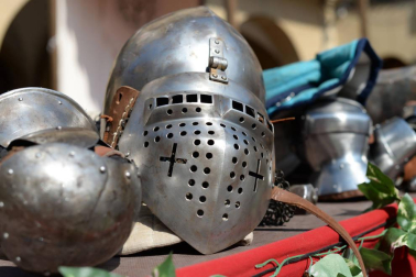 Olite se engalana por su feria medieval
