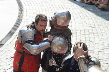 Olite se engalana por su feria medieval
