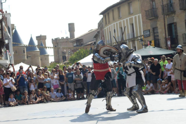 Olite se engalana por su feria medieval