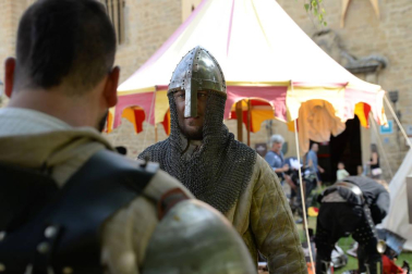 Olite se engalana por su feria medieval